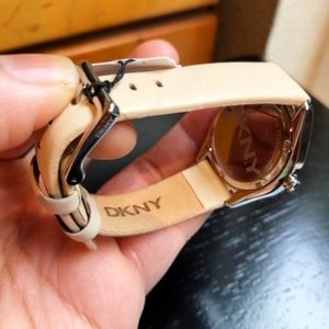 BRAND NEW DKNY WOMEN WATCH